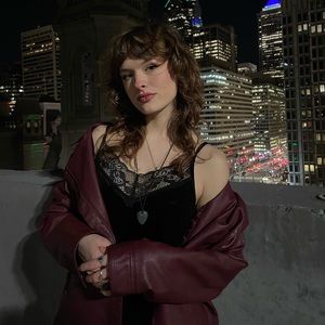 Meet your Posher, Izze